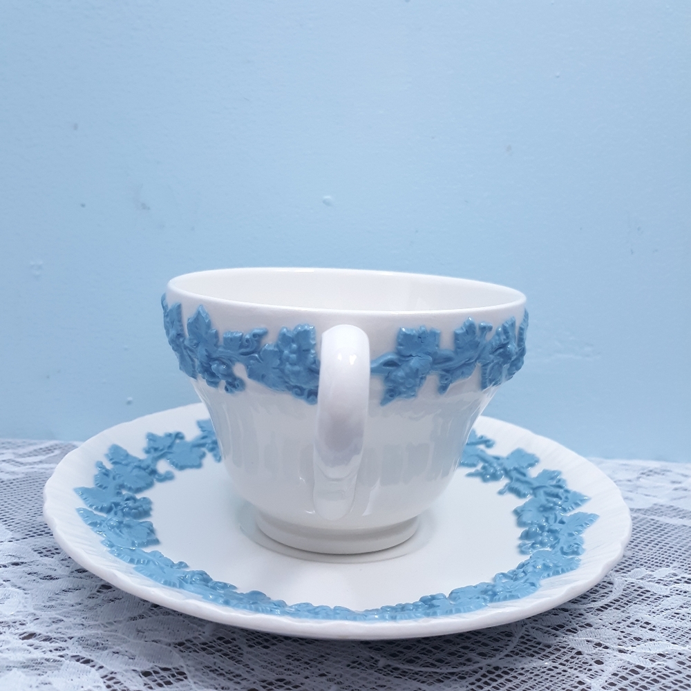 Wedgwood Queensware Lilac Blue Cream Seashell Edge Embossed Grapes Teacup Saucer - Picture 9 of 15